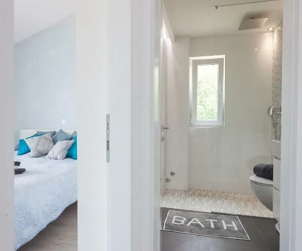 Vintage & Modern Тучепи